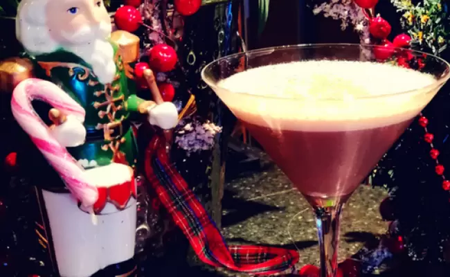 Join us for a Festive Cocktail at the Thomas Bar