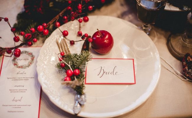 How to decorate your venue for a Christmas wedding?